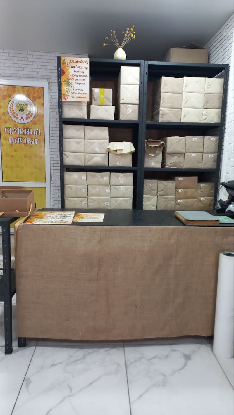 Великий асортимент товарів у магазині