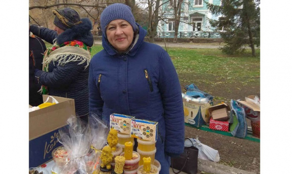 Учителька з Миколаївщини відновлює українську породу бджіл